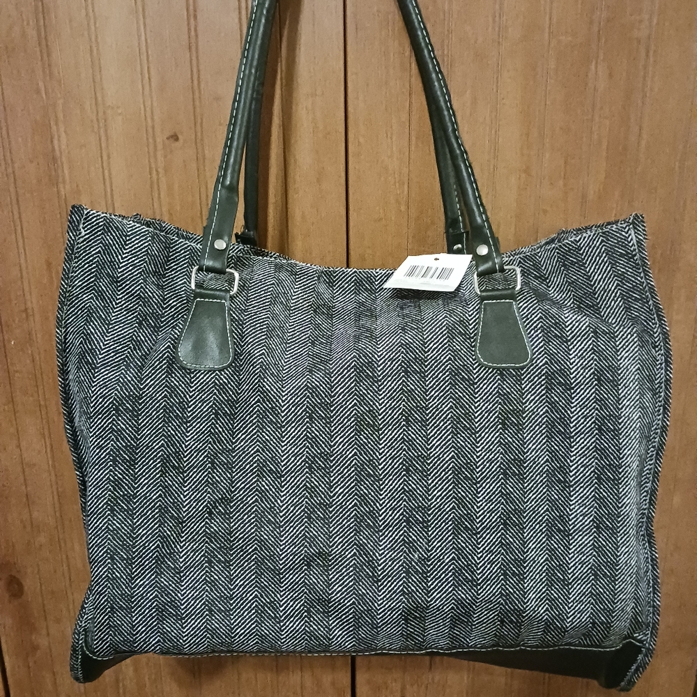 WOMEN'S BLACK/GRAY TOTE BAG WITH SILVER HARDWARE AND MAGNETIC CLOSURE NWT